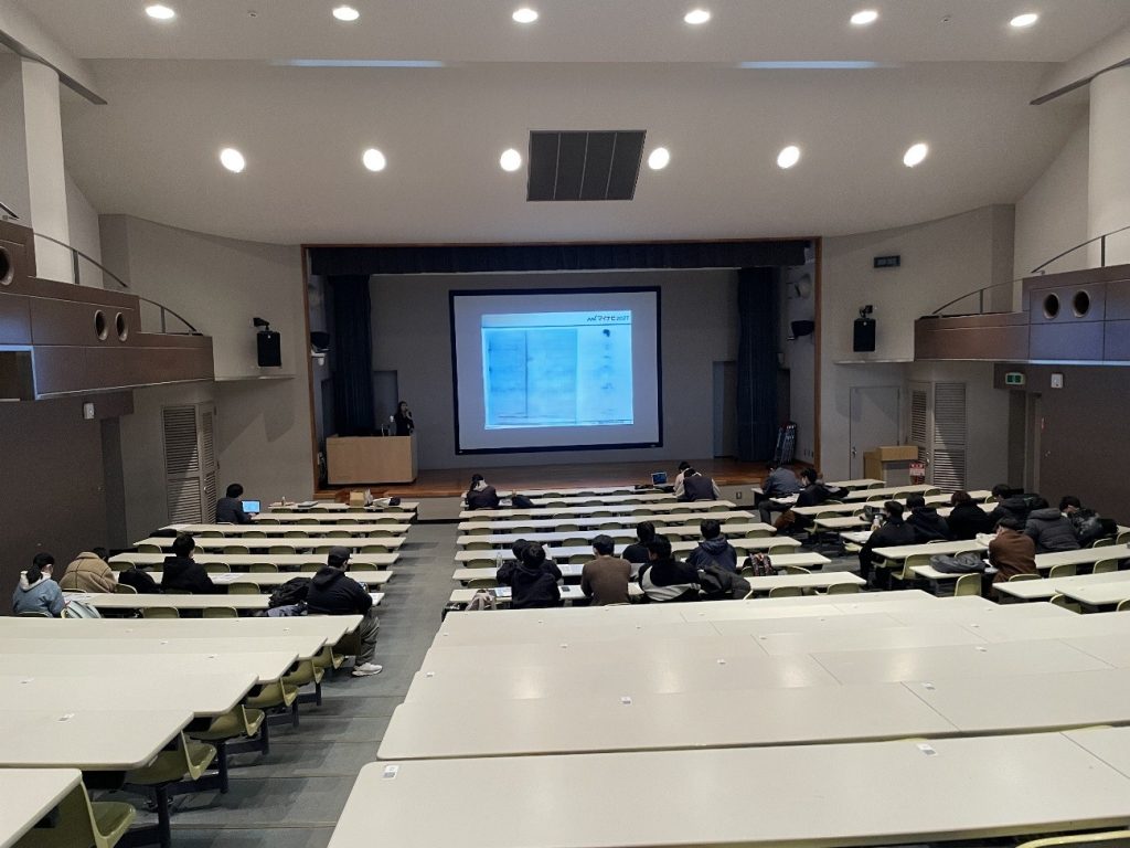 ２年生向け就職講習会と意見交換会を行いました